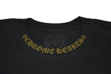 Load image into Gallery viewer, 新品未使用 CHROME HEARTS クロムハーツ 長袖Tシャツ サイズL ネックロゴ アームロゴ オールドイングリッシュ CHプラス 新型 中古 4b013145