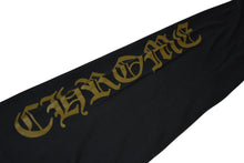 Load image into Gallery viewer, 新品未使用 CHROME HEARTS クロムハーツ 長袖Tシャツ サイズL ネックロゴ アームロゴ オールドイングリッシュ CHプラス 新型 中古 4b013145