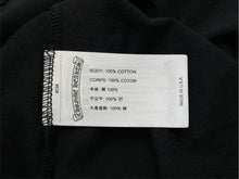 Load image into Gallery viewer, 新品未使用 CHROME HEARTS クロムハーツ 長袖Tシャツ サイズL ネックロゴ アームロゴ オールドイングリッシュ CHプラス 新型 中古 4b013145