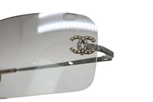 Load image into Gallery viewer, CHANEL シャネル リムレス サングラス アイウェア 4017-D c.159/6I サイズ62□17 120 ココマーク ラインストーン シルバー 美品 中古 4b013160
