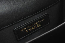 Load image into Gallery viewer, 新品未使用 CHANEL シャネル マトラッセ ココマーク コインケース ミニ財布 31番台 ベロア ブラック ゴールド金具 中古 4b013284