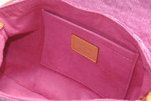 Load image into Gallery viewer, 極美品 LOUIS VUITTON ルイヴィトン ミニプリーティ ワンショルダーバッグ M95216 モノグラム デニム ピンク 中古 4b013367