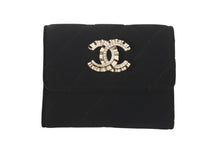Load image into Gallery viewer, 新品未使用 CHANEL シャネル マトラッセ ココマーク コインケース ミニ財布 31番台 ベロア ブラック ゴールド金具 中古 4b013284