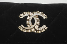 Load image into Gallery viewer, 新品未使用 CHANEL シャネル マトラッセ ココマーク コインケース ミニ財布 31番台 ベロア ブラック ゴールド金具 中古 4b013284