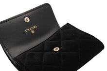 Load image into Gallery viewer, 新品未使用 CHANEL シャネル マトラッセ ココマーク コインケース ミニ財布 31番台 ベロア ブラック ゴールド金具 中古 4b013284