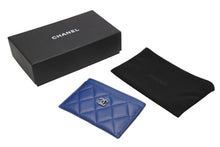 Load image into Gallery viewer, 新品同様 CHANEL シャネル ラムスキン タイムクラシック マトラッセ カードケース 21番台ゴールド金具 ネイビー 中古 4b013297