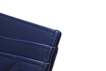 Load image into Gallery viewer, 新品同様 CHANEL シャネル ラムスキン タイムクラシック マトラッセ カードケース 21番台ゴールド金具 ネイビー 中古 4b013297