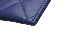 Load image into Gallery viewer, 新品同様 CHANEL シャネル ラムスキン タイムクラシック マトラッセ カードケース 21番台ゴールド金具 ネイビー 中古 4b013297