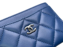 Load image into Gallery viewer, 新品同様 CHANEL シャネル ラムスキン タイムクラシック マトラッセ カードケース 21番台ゴールド金具 ネイビー 中古 4b013297