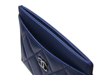 Load image into Gallery viewer, 新品同様 CHANEL シャネル ラムスキン タイムクラシック マトラッセ カードケース 21番台ゴールド金具 ネイビー 中古 4b013297