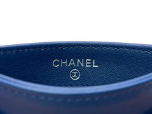 Load image into Gallery viewer, 新品同様 CHANEL シャネル ラムスキン タイムクラシック マトラッセ カードケース 21番台ゴールド金具 ネイビー 中古 4b013297
