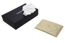 Load image into Gallery viewer, 新品同様 CHANEL シャネル ラムスキン タイムクラシック マトラッセ カードケース ランダム ゴールド金具 ゴールド 中古 4b013288