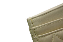 Load image into Gallery viewer, 新品同様 CHANEL シャネル ラムスキン タイムクラシック マトラッセ カードケース ランダム ゴールド金具 ゴールド 中古 4b013288