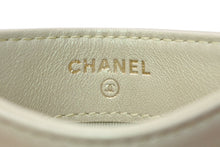 Load image into Gallery viewer, 新品同様 CHANEL シャネル ラムスキン タイムクラシック マトラッセ カードケース ランダム ゴールド金具 ゴールド 中古 4b013288