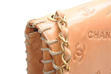Load image into Gallery viewer, 極美品 CHANEL シャネル ココマーク ベースボールステッチ エンボス マトラッセショルダーバッグ 2番台 ブラウン ゴールド金具 中古 4b013340