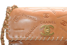 Load image into Gallery viewer, 極美品 CHANEL シャネル ココマーク ベースボールステッチ エンボス マトラッセショルダーバッグ 2番台 ブラウン ゴールド金具 中古 4b013340