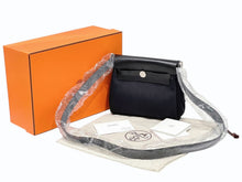 Load image into Gallery viewer, 未使用 HERMES エルメス エールバッグ ジップ ミニ K刻印 2025年製 パラジウムレディース ショルダーバッグ トワル アルドワーズ DH91574 中古 4b012858