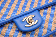 Load image into Gallery viewer, 新品同様 CHANEL シャネル ミニマトラッセ ショルダーバッグ 31番台 リネン レザー ブルー ベージュ シルバー金具 中古 4b013291