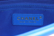 Load image into Gallery viewer, 新品同様 CHANEL シャネル ミニマトラッセ ショルダーバッグ 31番台 リネン レザー ブルー ベージュ シルバー金具 中古 4b013291