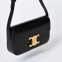 Load image into Gallery viewer, 極美品 CELINE セリーヌ クロード トリオンフ ショルダーバッグ シャイニーカーフスキン ブラック ゴールド金具 中古 4b013375
