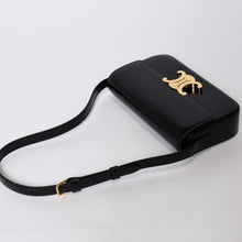Load image into Gallery viewer, 極美品 CELINE セリーヌ クロード トリオンフ ショルダーバッグ シャイニーカーフスキン ブラック ゴールド金具 中古 4b013375