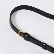 Load image into Gallery viewer, 極美品 CELINE セリーヌ クロード トリオンフ ショルダーバッグ シャイニーカーフスキン ブラック ゴールド金具 中古 4b013375