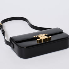 Load image into Gallery viewer, 極美品 CELINE セリーヌ クロード トリオンフ ショルダーバッグ シャイニーカーフスキン ブラック ゴールド金具 中古 4b013375