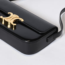 Load image into Gallery viewer, 極美品 CELINE セリーヌ クロード トリオンフ ショルダーバッグ シャイニーカーフスキン ブラック ゴールド金具 中古 4b013375