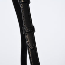 Load image into Gallery viewer, 極美品 CELINE セリーヌ クロード トリオンフ ショルダーバッグ シャイニーカーフスキン ブラック ゴールド金具 中古 4b013375