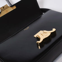 Load image into Gallery viewer, 極美品 CELINE セリーヌ クロード トリオンフ ショルダーバッグ シャイニーカーフスキン ブラック ゴールド金具 中古 4b013375