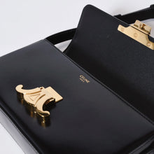 Load image into Gallery viewer, 極美品 CELINE セリーヌ クロード トリオンフ ショルダーバッグ シャイニーカーフスキン ブラック ゴールド金具 中古 4b013375