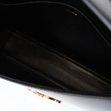 Load image into Gallery viewer, 極美品 CELINE セリーヌ クロード トリオンフ ショルダーバッグ シャイニーカーフスキン ブラック ゴールド金具 中古 4b013375