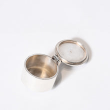 Load image into Gallery viewer, CHROME HEARTS クロムハーツ CANDLE HOLDER OVAL CROSS オーバルクロス キャンドルホルダー 重量約162.18g シルバ−925 美品 中古 4b013088