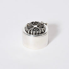 Load image into Gallery viewer, CHROME HEARTS クロムハーツ CANDLE HOLDER OVAL CROSS オーバルクロス キャンドルホルダー 重量約162.18g シルバ−925 美品 中古 4b013088