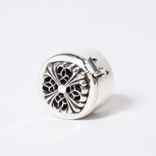 Load image into Gallery viewer, CHROME HEARTS クロムハーツ CANDLE HOLDER OVAL CROSS オーバルクロス キャンドルホルダー 重量約162.18g シルバ−925 美品 中古 4b013088