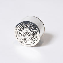 Load image into Gallery viewer, CHROME HEARTS クロムハーツ CANDLE HOLDER OVAL CROSS オーバルクロス キャンドルホルダー 重量約162.18g シルバ−925 美品 中古 4b013088