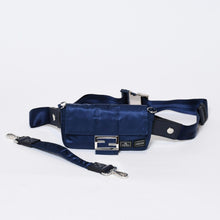 Load image into Gallery viewer, 極美品 FENDI×PORTER フェンディ×ポーター バケット ミニ フォンケース 7AS138 ネイビー ナイロン シルバー金具 中古 4b013331