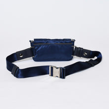 Load image into Gallery viewer, 極美品 FENDI×PORTER フェンディ×ポーター バケット ミニ フォンケース 7AS138 ネイビー ナイロン シルバー金具 中古 4b013331