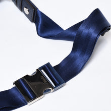 Load image into Gallery viewer, 極美品 FENDI×PORTER フェンディ×ポーター バケット ミニ フォンケース 7AS138 ネイビー ナイロン シルバー金具 中古 4b013331