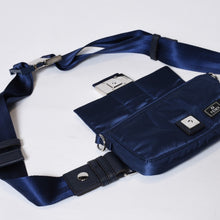 Load image into Gallery viewer, 極美品 FENDI×PORTER フェンディ×ポーター バケット ミニ フォンケース 7AS138 ネイビー ナイロン シルバー金具 中古 4b013331