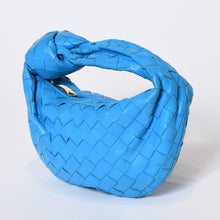 Load image into Gallery viewer, 極美品 BOTTEGAVENETA ボッテガヴェネタ MINI JODIE ミニ ジョディ ハンドバッグ 651876 イントレチャート ブルー 中古 4b013572