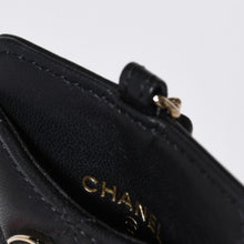 Load image into Gallery viewer, 極美品 CHANEL シャネル カードケース 名刺入れ ノベルティ ココマーク 30番台 ラムスキン ブラック ゴールド金具 中古 4b013179