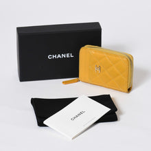 Load image into Gallery viewer, 極美品 CHANEL シャネル カードケース 名刺入れ ノベルティ ココマーク 30番台 ラムスキン ブラック ゴールド金具 中古 4b013179