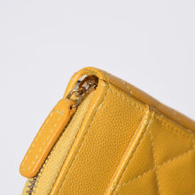Load image into Gallery viewer, 極美品 CHANEL シャネル カードケース 名刺入れ ノベルティ ココマーク 30番台 ラムスキン ブラック ゴールド金具 中古 4b013179