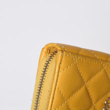 Load image into Gallery viewer, 極美品 CHANEL シャネル カードケース 名刺入れ ノベルティ ココマーク 30番台 ラムスキン ブラック ゴールド金具 中古 4b013179