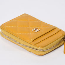 Load image into Gallery viewer, 極美品 CHANEL シャネル カードケース 名刺入れ ノベルティ ココマーク 30番台 ラムスキン ブラック ゴールド金具 中古 4b013179