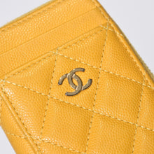 Load image into Gallery viewer, 極美品 CHANEL シャネル カードケース 名刺入れ ノベルティ ココマーク 30番台 ラムスキン ブラック ゴールド金具 中古 4b013179