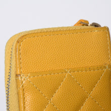 Load image into Gallery viewer, 極美品 CHANEL シャネル カードケース 名刺入れ ノベルティ ココマーク 30番台 ラムスキン ブラック ゴールド金具 中古 4b013179