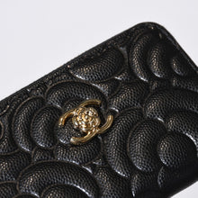 Load image into Gallery viewer, 新品同様品 CHANEL シャネル カメリア コインケース A82334 ブラック キャビアスキン ゴールド金具 中古 4b013442