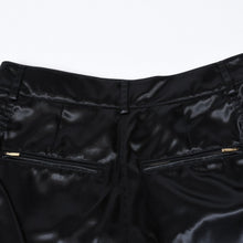 Load image into Gallery viewer, 極美品 CHANEL シャネル 21SS ショーツ ショートパンツ P70669V62116 サイズ36 No.5ボタン ココマーク ブラック ギャザー 中古 4b013516